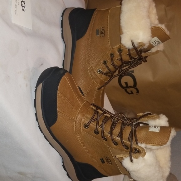 Waterproof boots - Picture 1 of 9